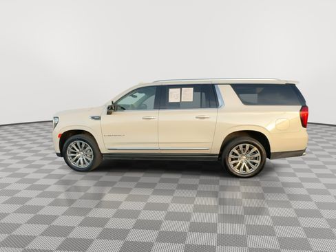 Used 2021 GMC Yukon XL Denali w/ Denali Premium Package image 6