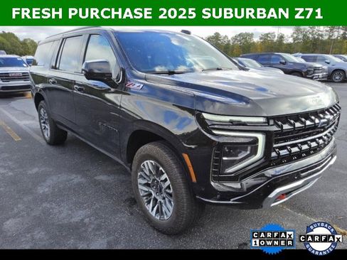 Used 2025 Chevrolet Suburban Z71 image 1