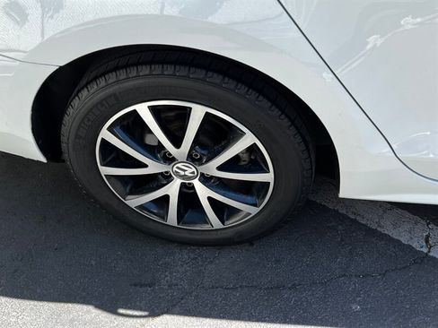 Used 2017 Volkswagen Jetta SE FWD image 12