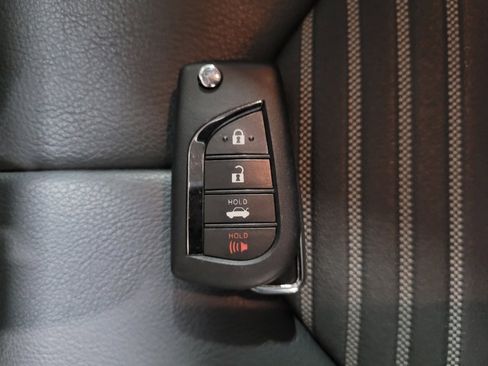 Used 2021 Toyota Camry SE image 32