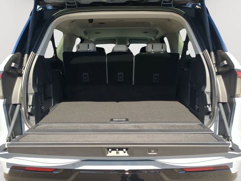New 2026 Lincoln Navigator L Premier AWD/4WD image 23