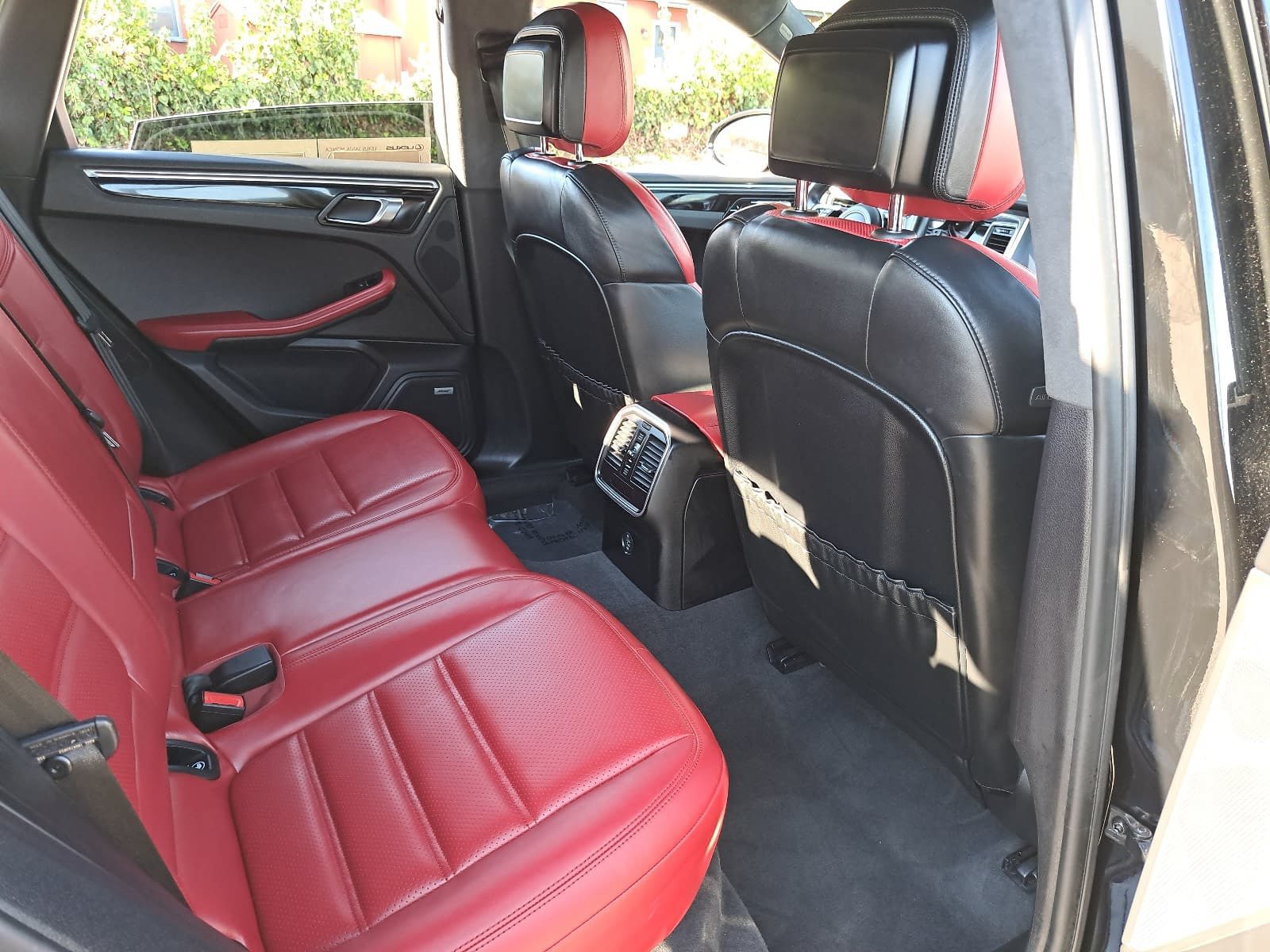 Used 2018 Porsche Macan Turbo AWD/4WD image 11