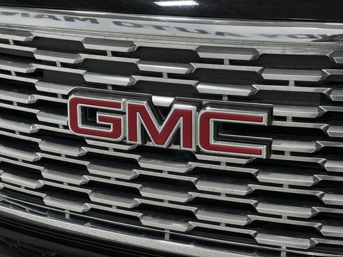 Used 2020 GMC Yukon Denali w/ Denali Premium Package image 41