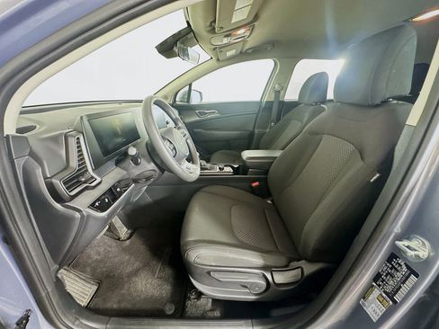 Used 2025 Kia Sportage LX image 13
