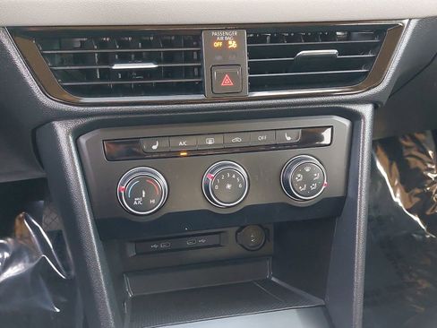 Used 2022 Volkswagen Taos SE image 23