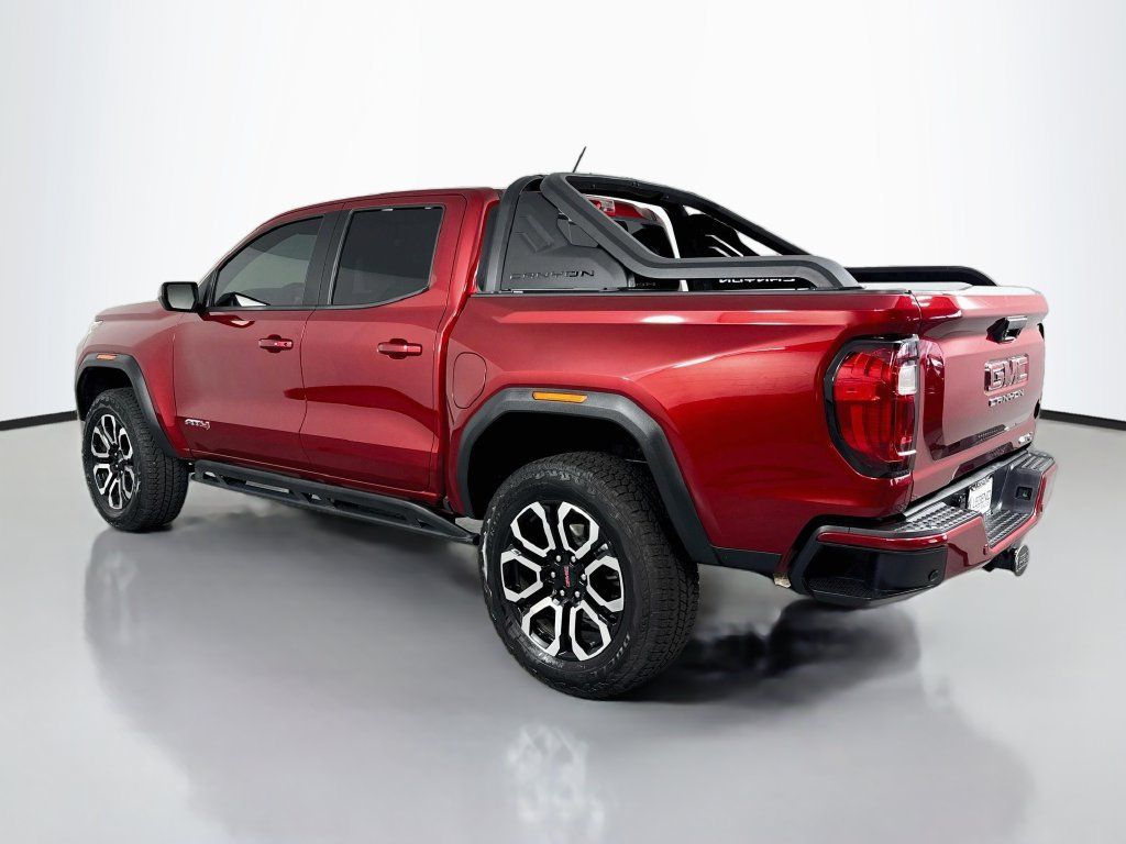 Used 2025 GMC Canyon AT4 w/ Nightfall Edition AWD/4WD image 9