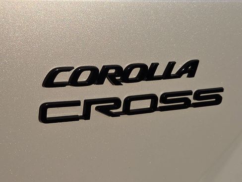 Used 2023 Toyota Corolla Cross AWD Hybrid image 11