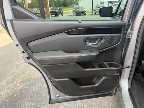 Used 2025 Honda Pilot TrailSport image 16