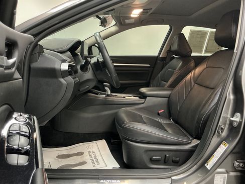 Used 2024 Nissan Altima 2.0 SR FWD image 8