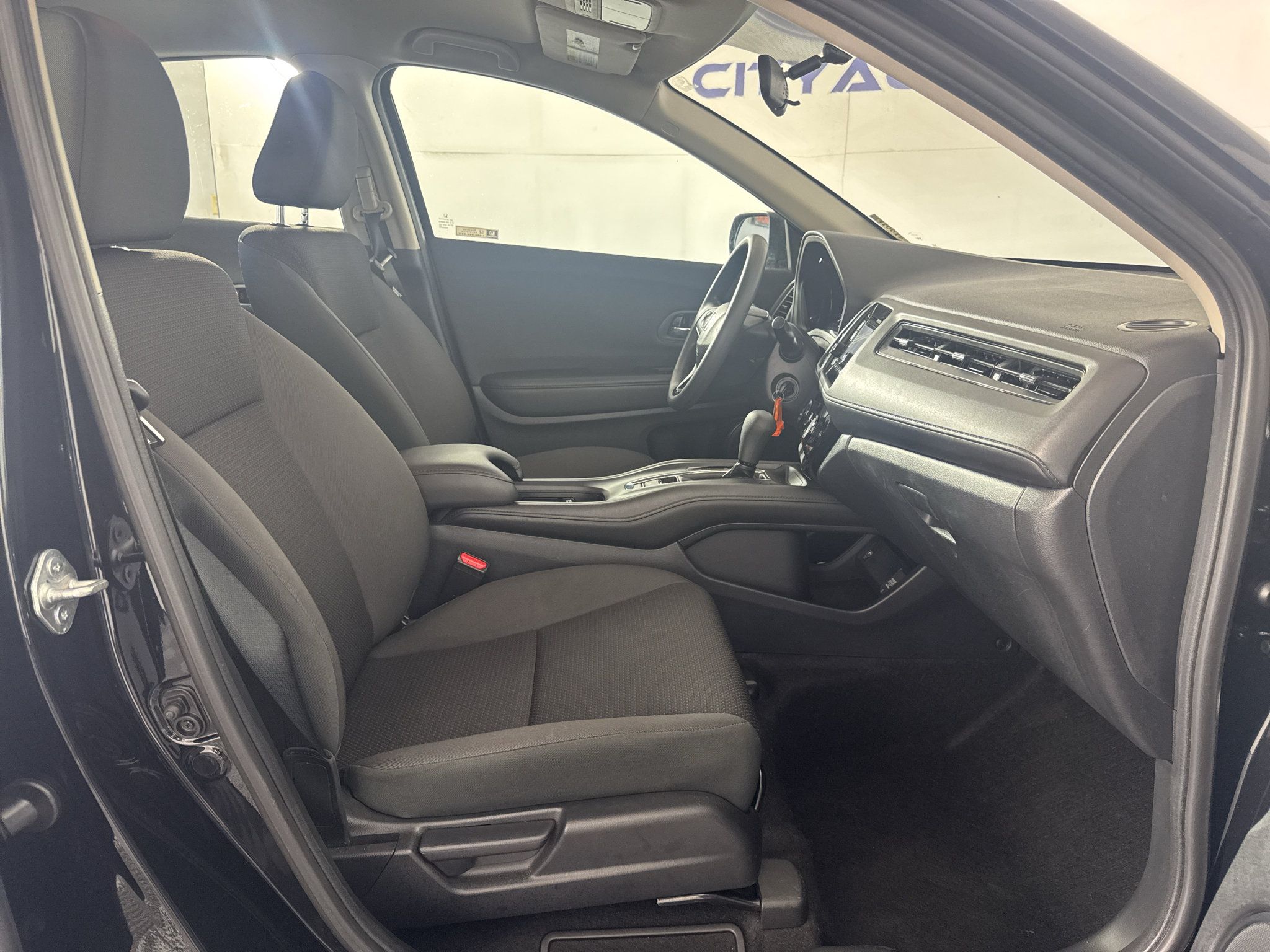 Used 2022 Honda HR-V LX image 37