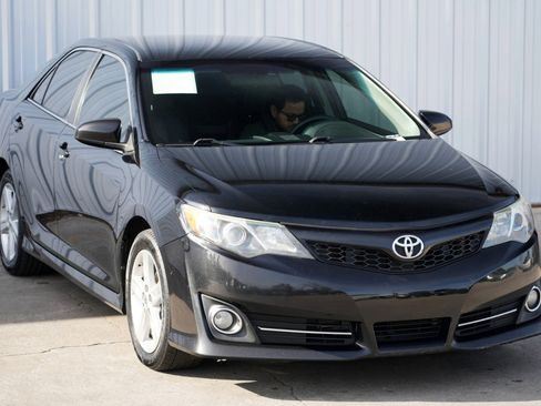 Used 2014 Toyota Camry SE image 45