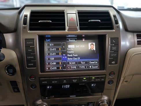 Used 2017 Lexus GX 460 image 36