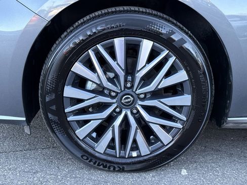 Used 2025 Nissan Altima 2.5 SV image 12