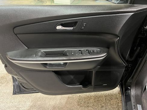 Used 2012 GMC Acadia SLT FWD image 14