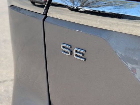 Used 2025 Volkswagen Atlas SE AWD/4WD image 11