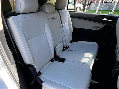 Used 2019 Volkswagen Tiguan SE image 35