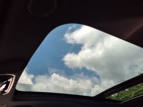 Certified 2025 Land Rover Range Rover Velar Dynamic SE image 18