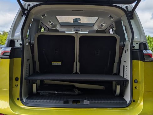 Used 2025 Volkswagen ID. Buzz Pro S Plus RWD image 19