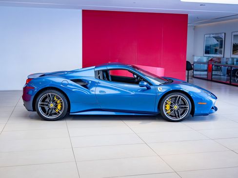 Used 2017 Ferrari 488 Spider RWD image 32