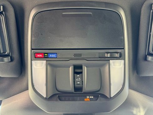 Used 2025 Subaru Forester Premium image 31