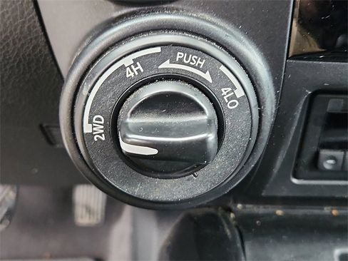 Used 2021 Nissan Titan PRO-4X w/ Pro-4x Convenience Package image 13