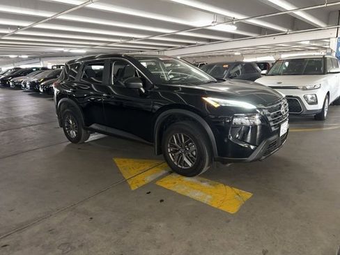 Used 2024 Nissan Rogue S image 26