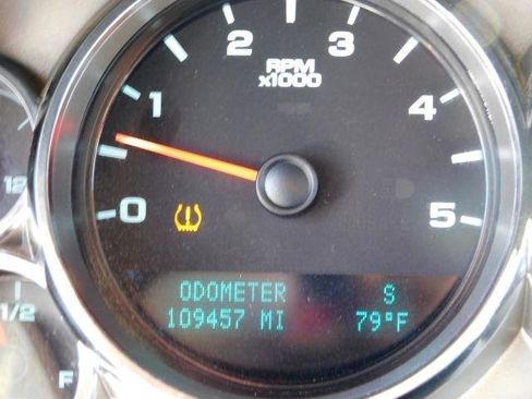 Used 2011 Chevrolet Silverado 2500 LT w/ Interior Plus Package AWD/4WD image 16