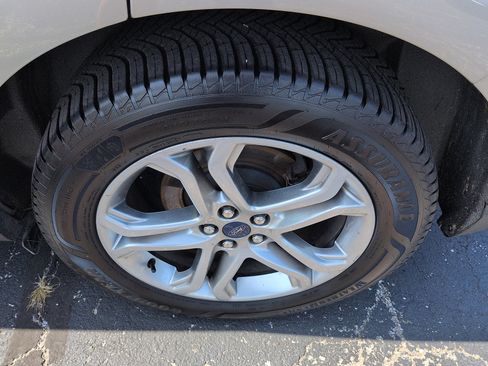 Used 2018 Ford Edge Titanium AWD/4WD image 10