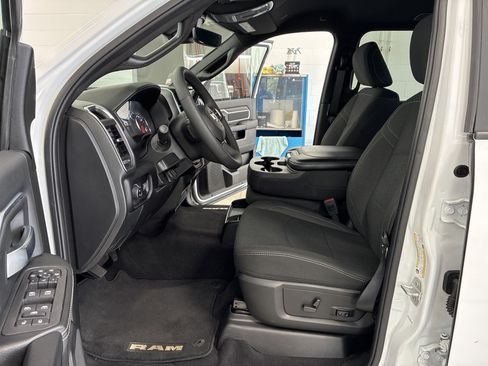 Used 2025 RAM 2500 Big Horn AWD/4WD image 15