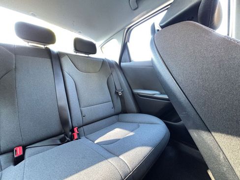 Used 2025 Kia K4 LXS image 38