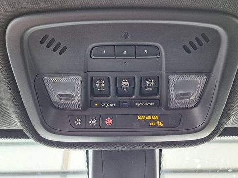 Used 2022 Chevrolet Traverse Premier w/ Redline Edition AWD/4WD image 19