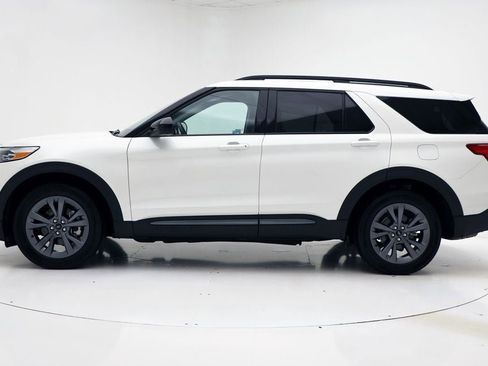 Used 2023 Ford Explorer XLT w/ Equipment Group 202A image 6