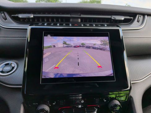 Used 2023 Jeep Grand Cherokee L Laredo image 16