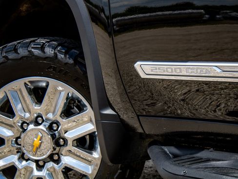 Used 2024 Chevrolet Silverado 2500 High Country w/ High Country Premium Package AWD/4WD image 14