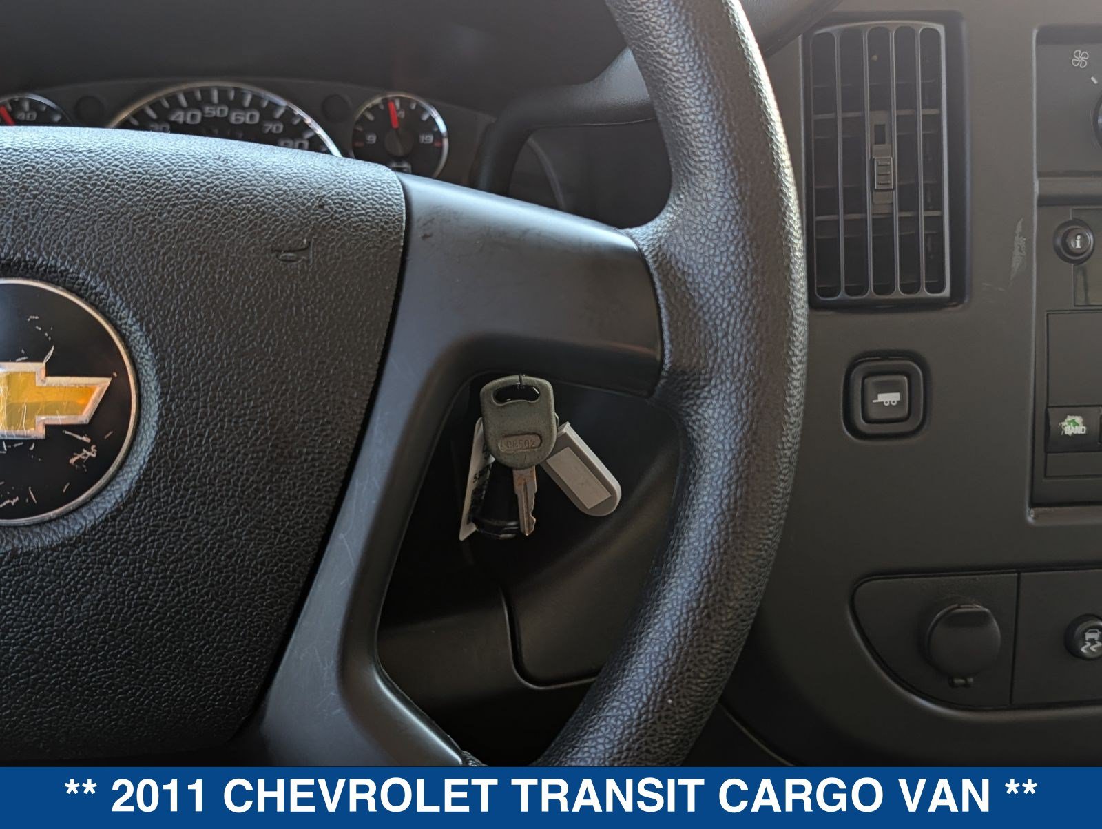 Used 2011 Chevrolet Express 2500 RWD image 23