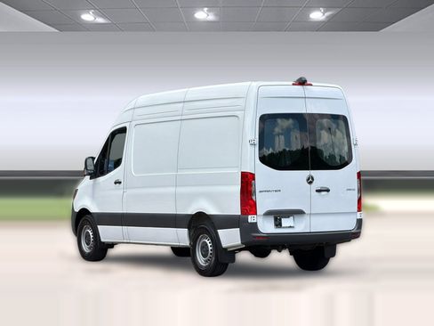 Used 2025 Mercedes-Benz Sprinter 2500 image 3