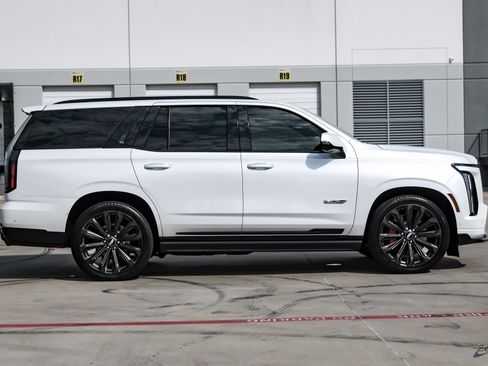 Used 2025 Cadillac Escalade V w/ LPO, Floor Liner Package image 16