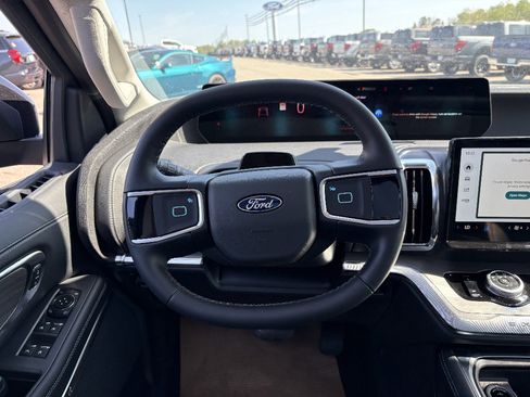 New 2026 Ford Expedition Platinum image 26