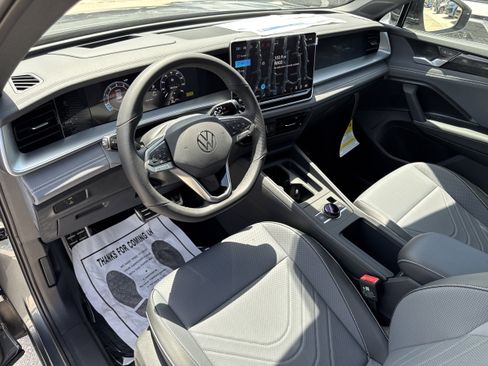 New 2026 Volkswagen Tiguan SE R-Line FWD image 20
