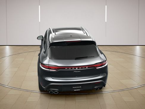 Certified 2024 Porsche Macan AWD/4WD image 35