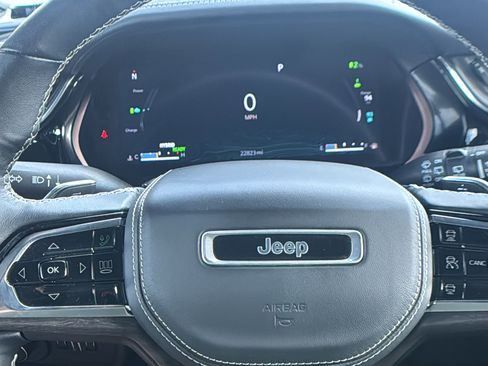 Used 2022 Jeep Grand Cherokee Overland w/ Advanced Protech Group III image 36