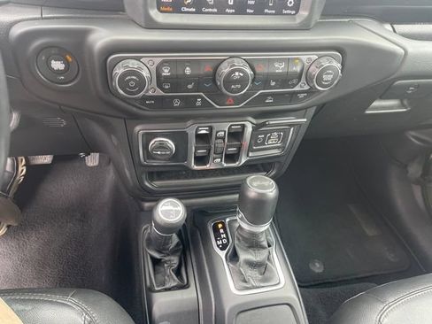 Used 2023 Jeep Wrangler Unlimited Sahara AWD/4WD image 13