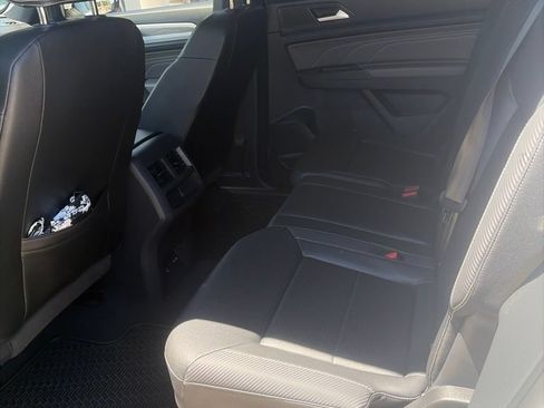 Used 2023 Volkswagen Atlas Cross Sport SE w/ Panoramic Sunroof Package FWD image 12