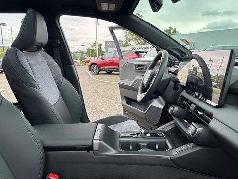 Used 2026 Toyota RAV4 XSE w/ Panoramic Sun Roof Package AWD/4WD image 32