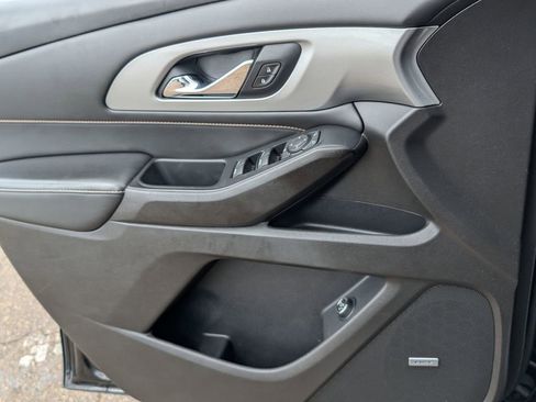 Used 2021 Chevrolet Traverse RS image 12