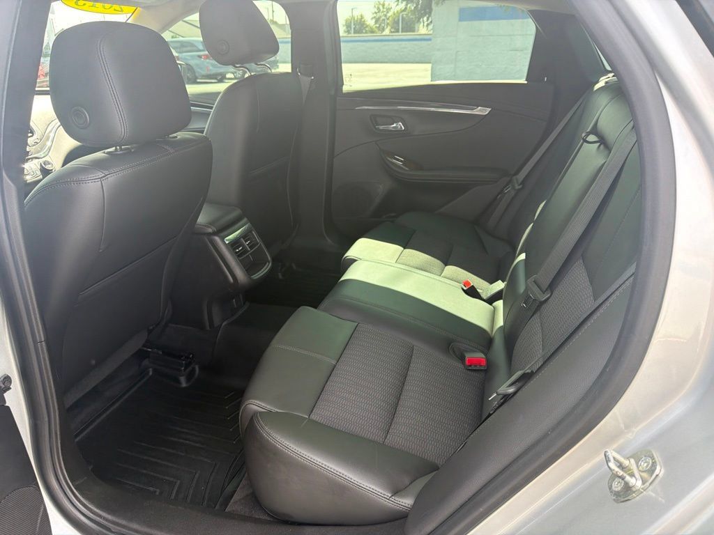 Used 2015 Chevrolet Impala LT w/ Convenience Package FWD image 18