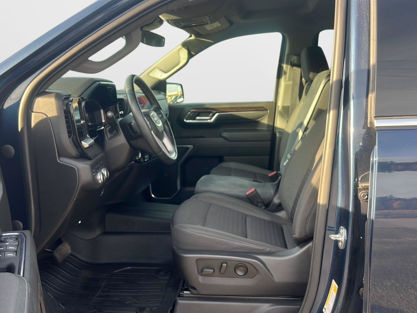 Used 2023 GMC Sierra 1500 SLE AWD/4WD image 18
