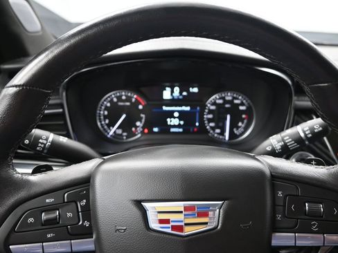 Used 2025 Cadillac XT6 Premium Luxury FWD image 13