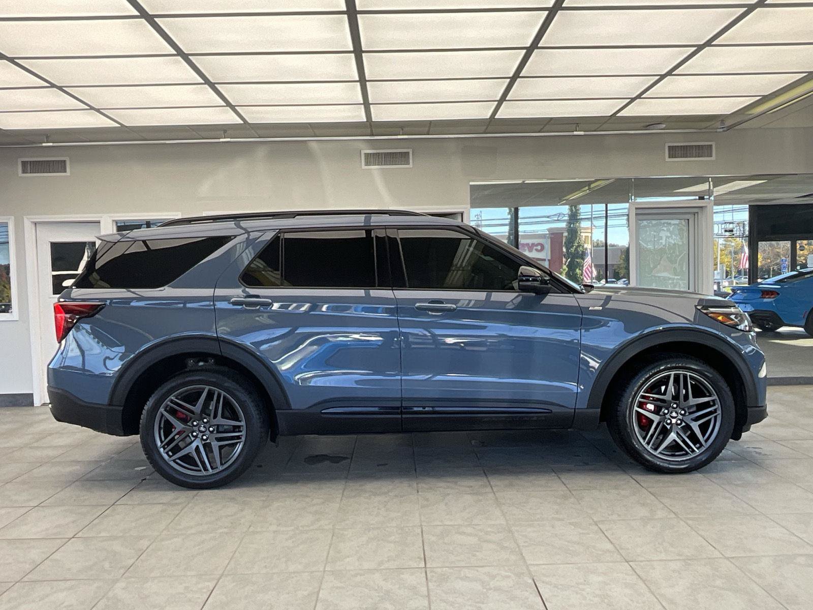 Used 2025 Ford Explorer ST-Line w/ Premium Package AWD/4WD image 4