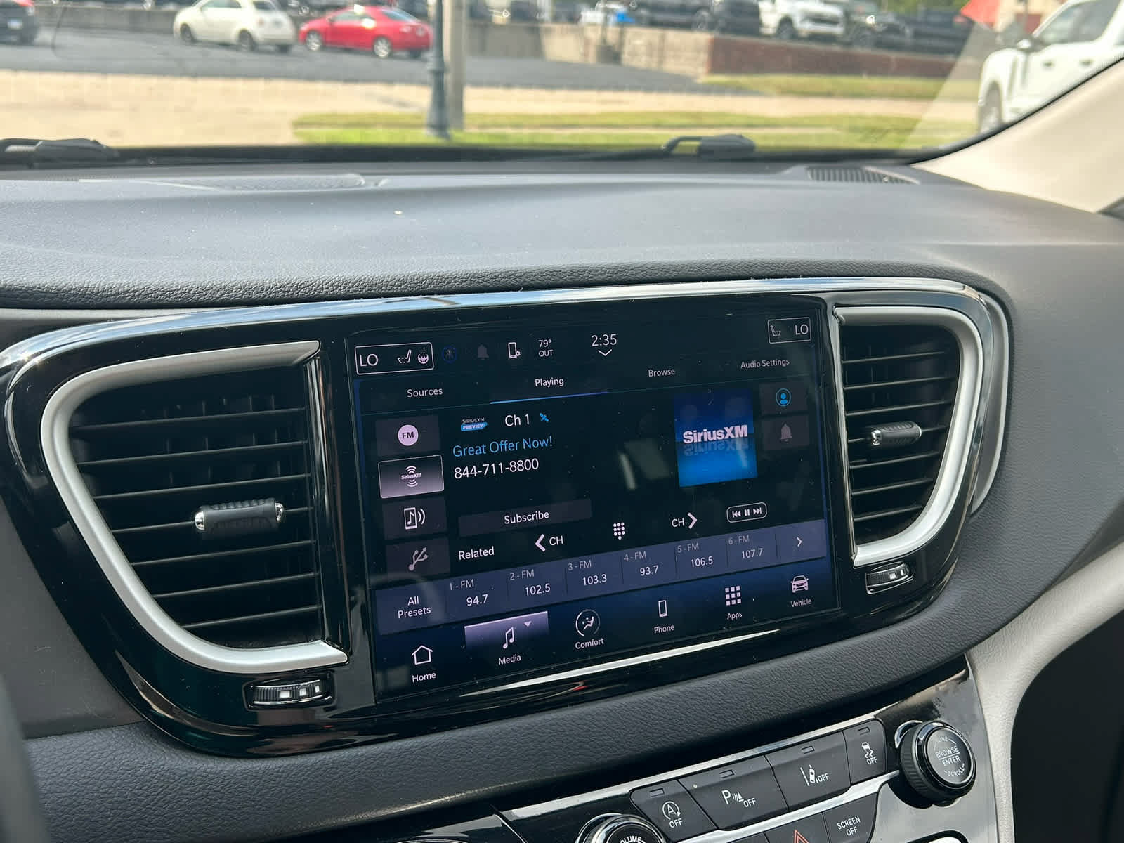 Used 2024 Chrysler Pacifica Touring-L FWD image 35